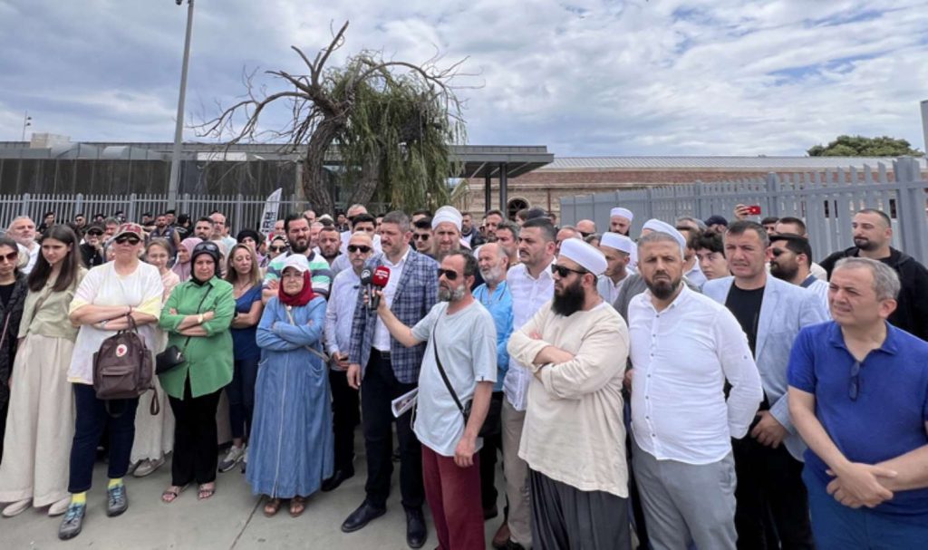 İBB’nin Feshane’de Açtığı Sergiye Saldırı Düzenlendi